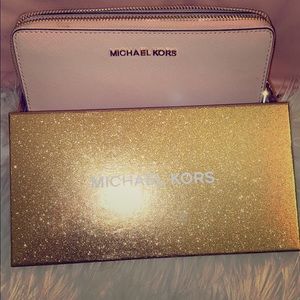 BRAND NEW MK WALLET 🎀